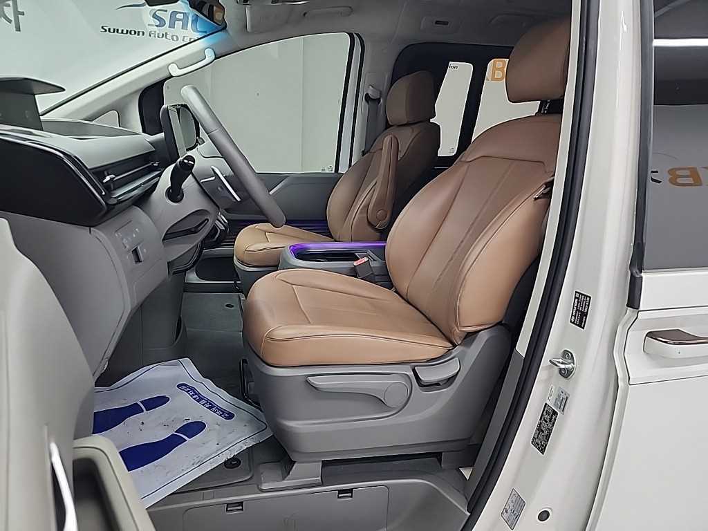 HYUNDAI Staria - Vista 10