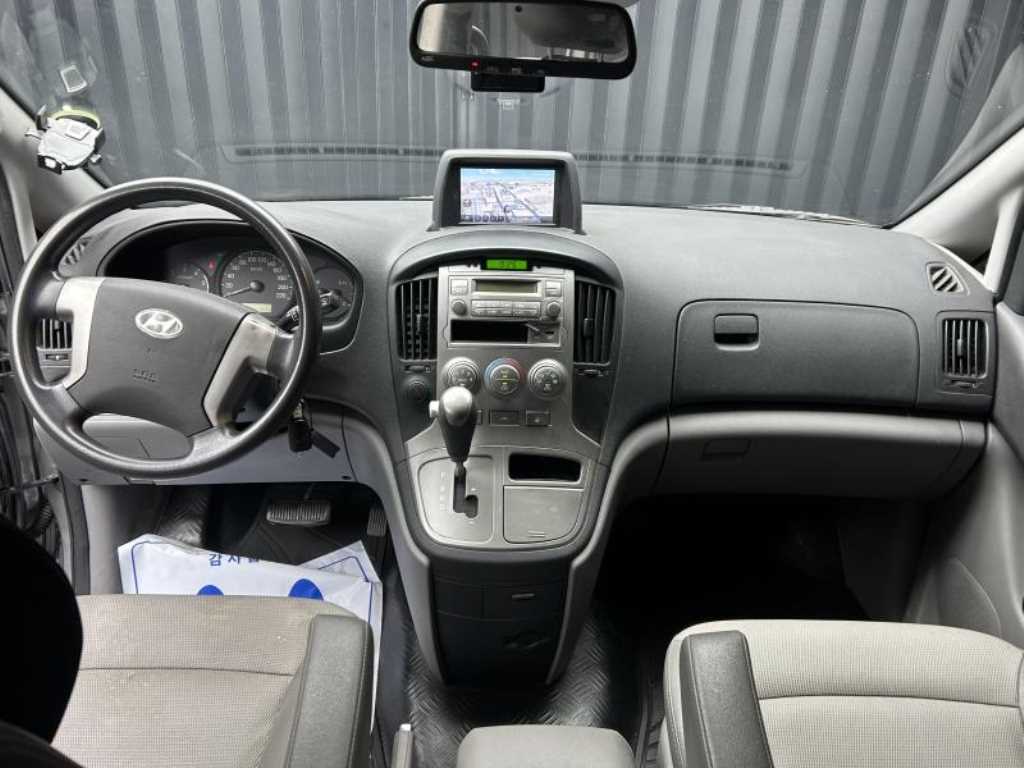 HYUNDAI Starex - Vista 8