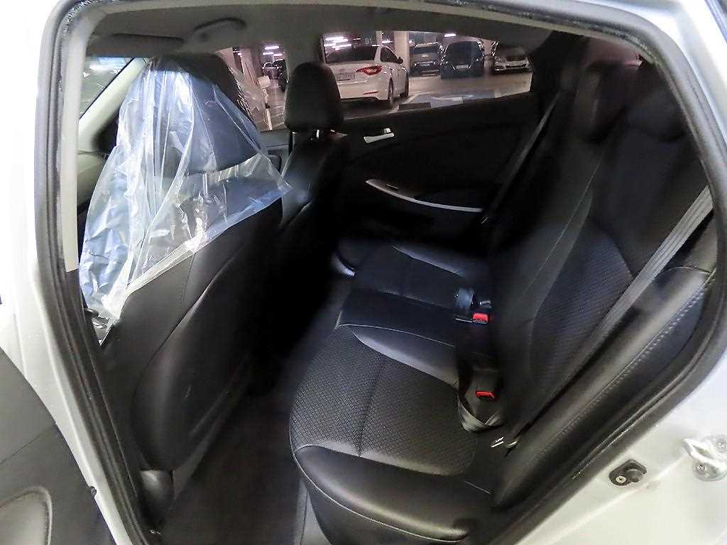 HYUNDAI Accent - Vista 7