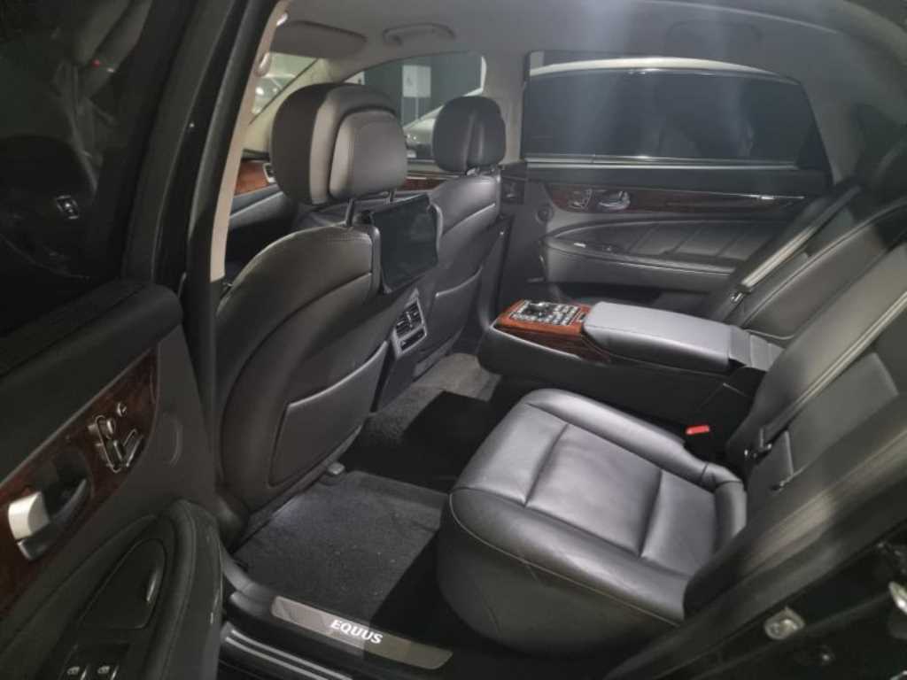 HYUNDAI Equus - Vista 7