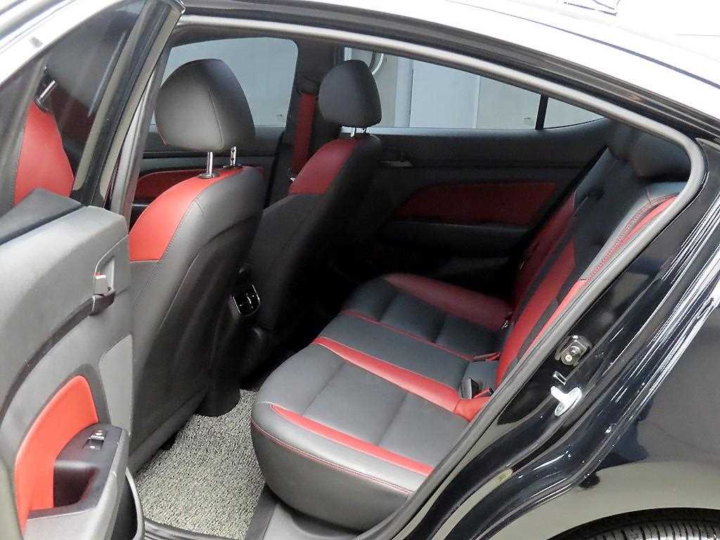 HYUNDAI Avante - Vista 6