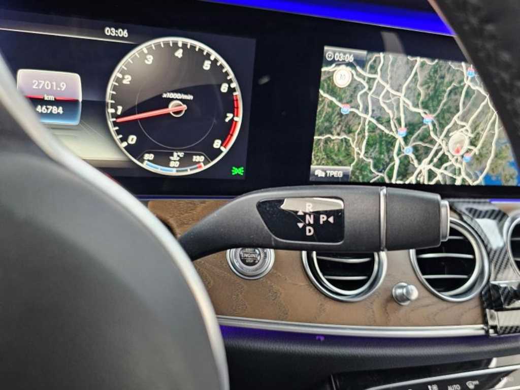 Mercedes Benz E class - Vista 9