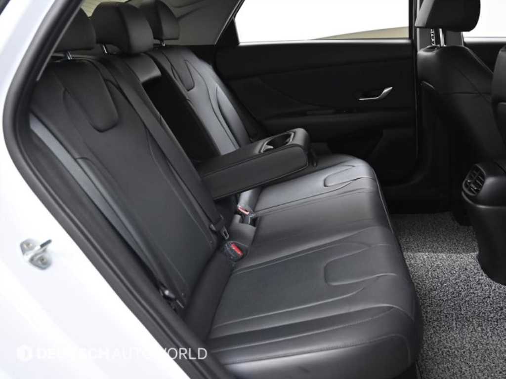 HYUNDAI Avante - Vista 12