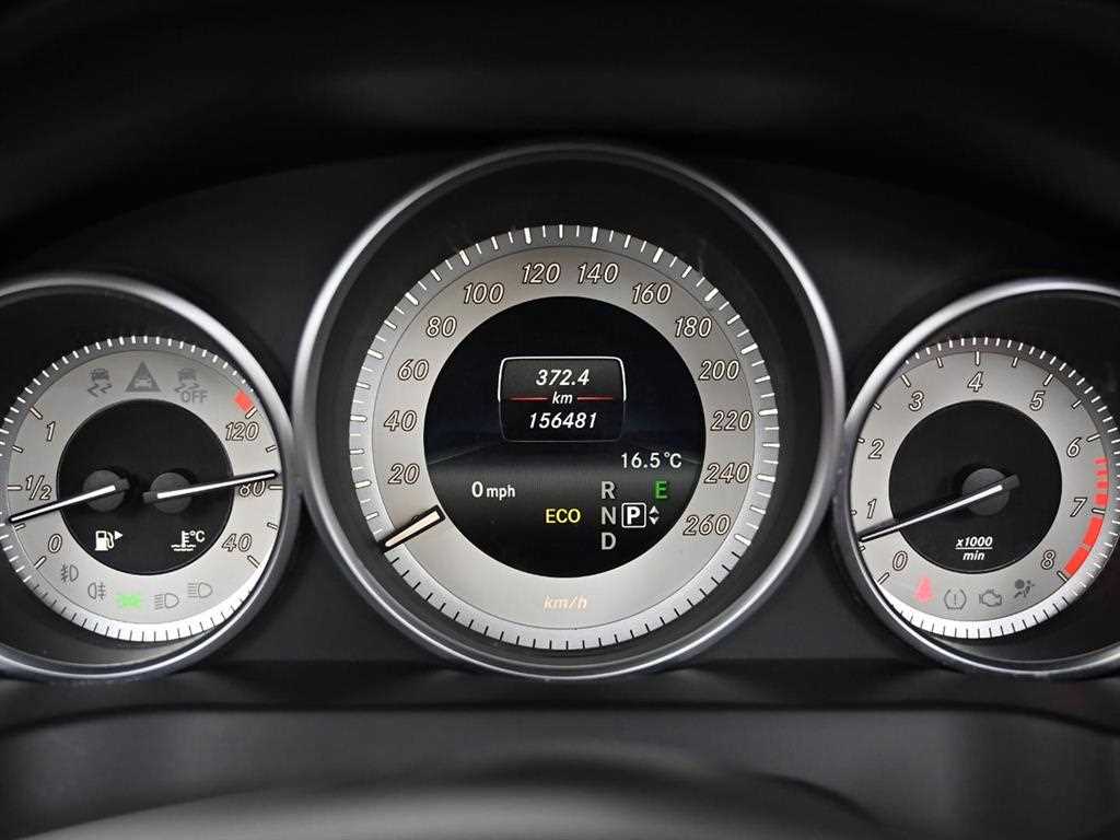 Mercedes Benz E class - Vista 8