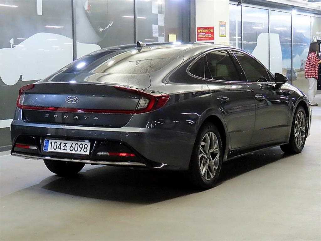 HYUNDAI Sonata - Vista 4