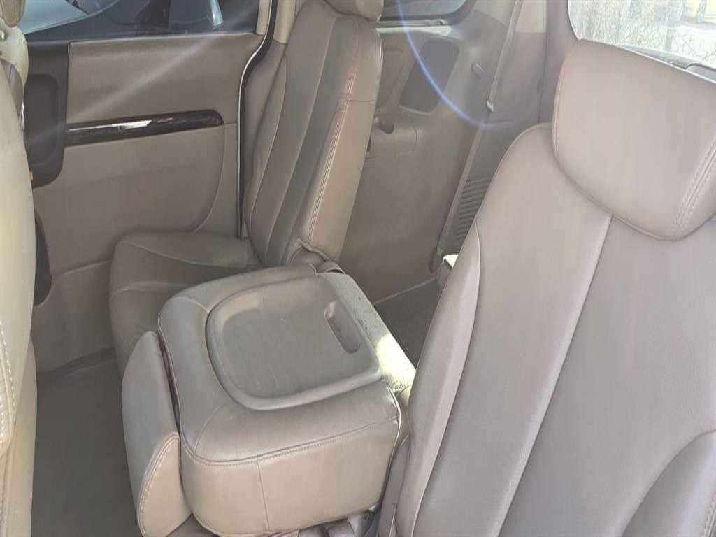 KIA Carnival - Vista 10