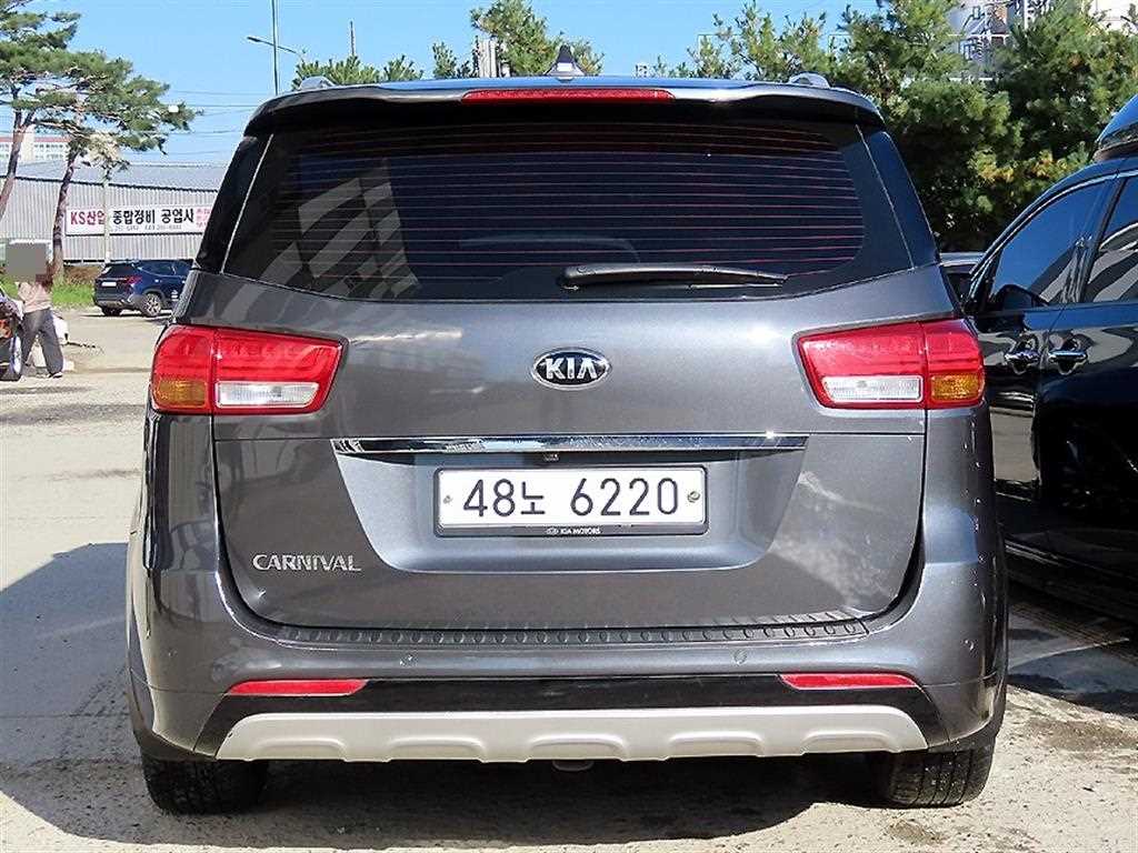 KIA Carnival - Vista 4