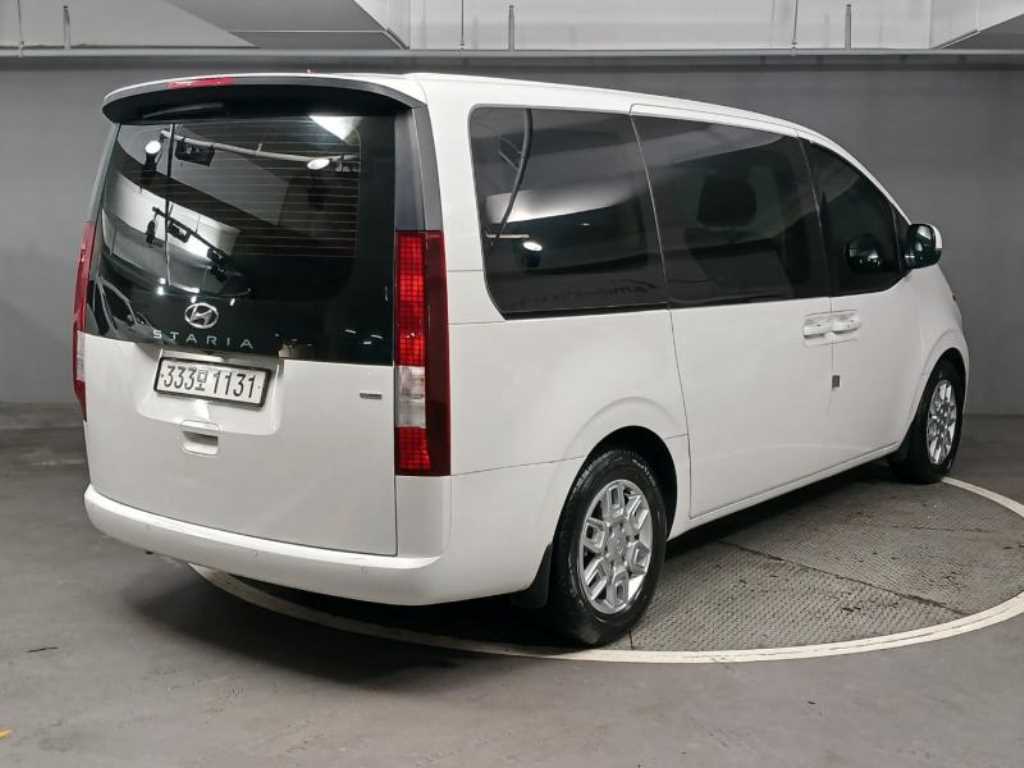 HYUNDAI Staria - Vista 4