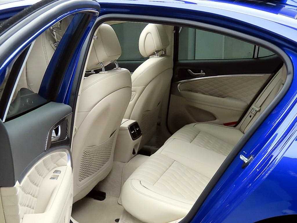 Genesis G70 - Vista 6