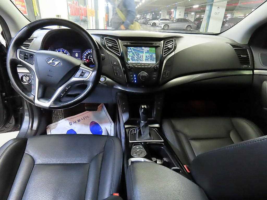 HYUNDAI i40 - Vista 10