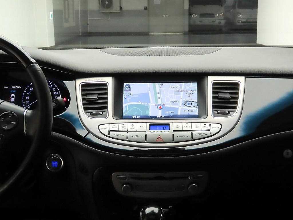 HYUNDAI Genesis - Vista 9