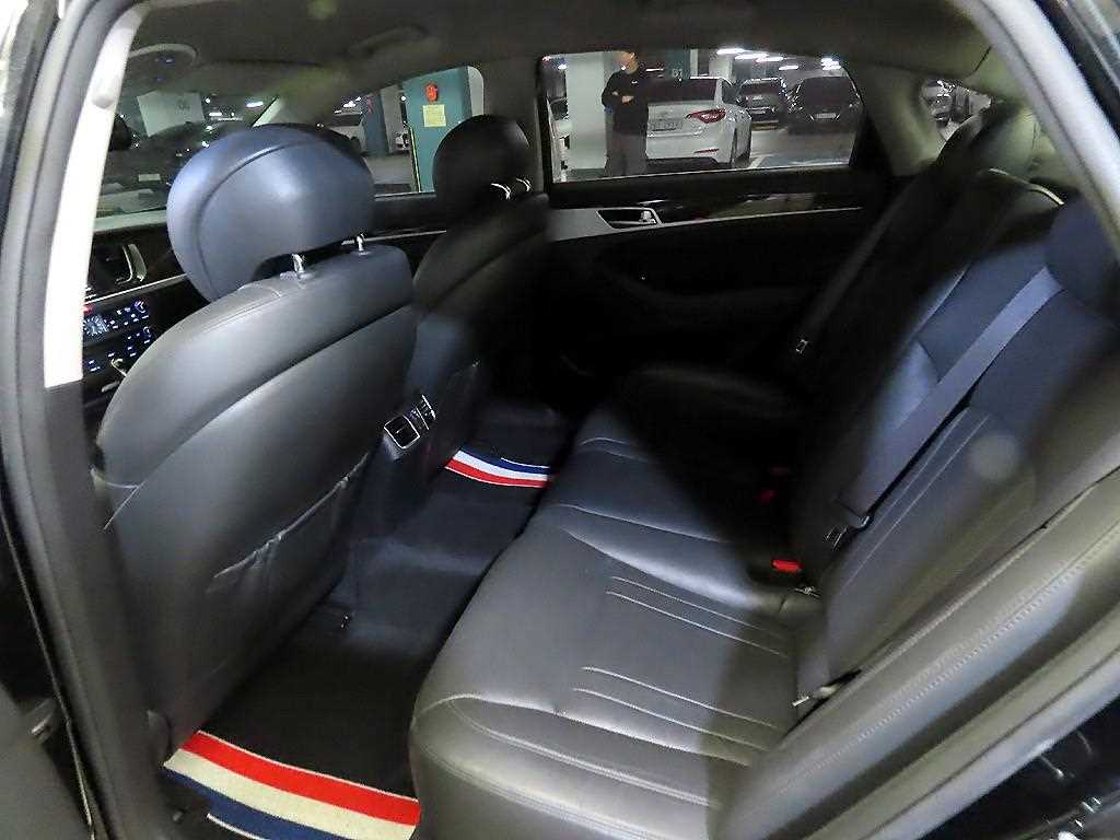 HYUNDAI Genesis - Vista 7