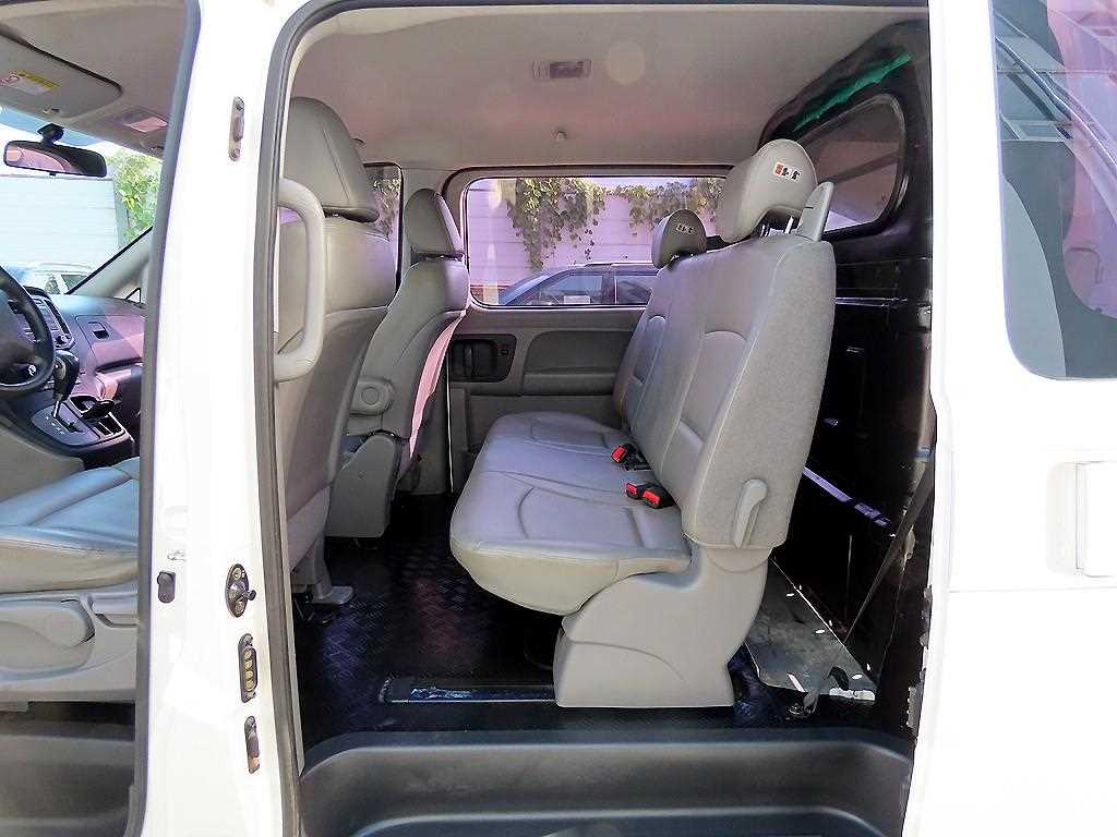 HYUNDAI Starex - Vista 6