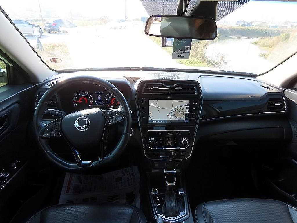 Ssangyong Tivoli - Vista 9