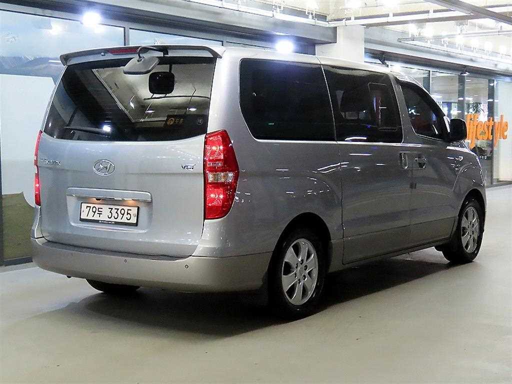HYUNDAI Starex - Vista 4