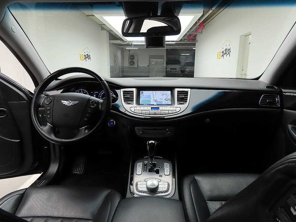 HYUNDAI Genesis - Vista 8