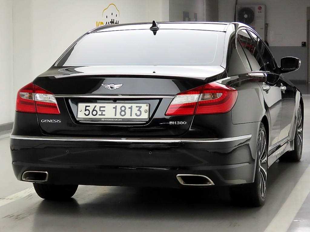 HYUNDAI Genesis - Vista 4