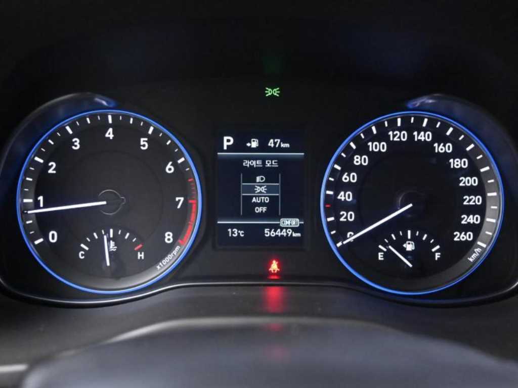 HYUNDAI Kona - Vista 8