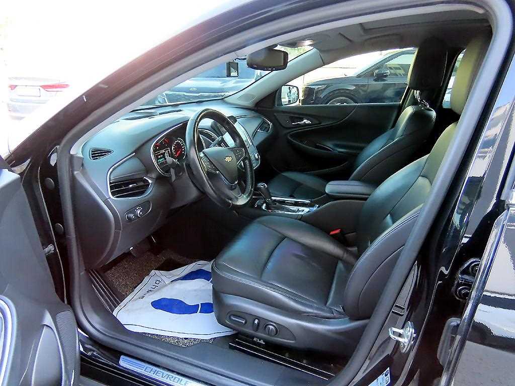 Chevrolet Malibu - Vista 5