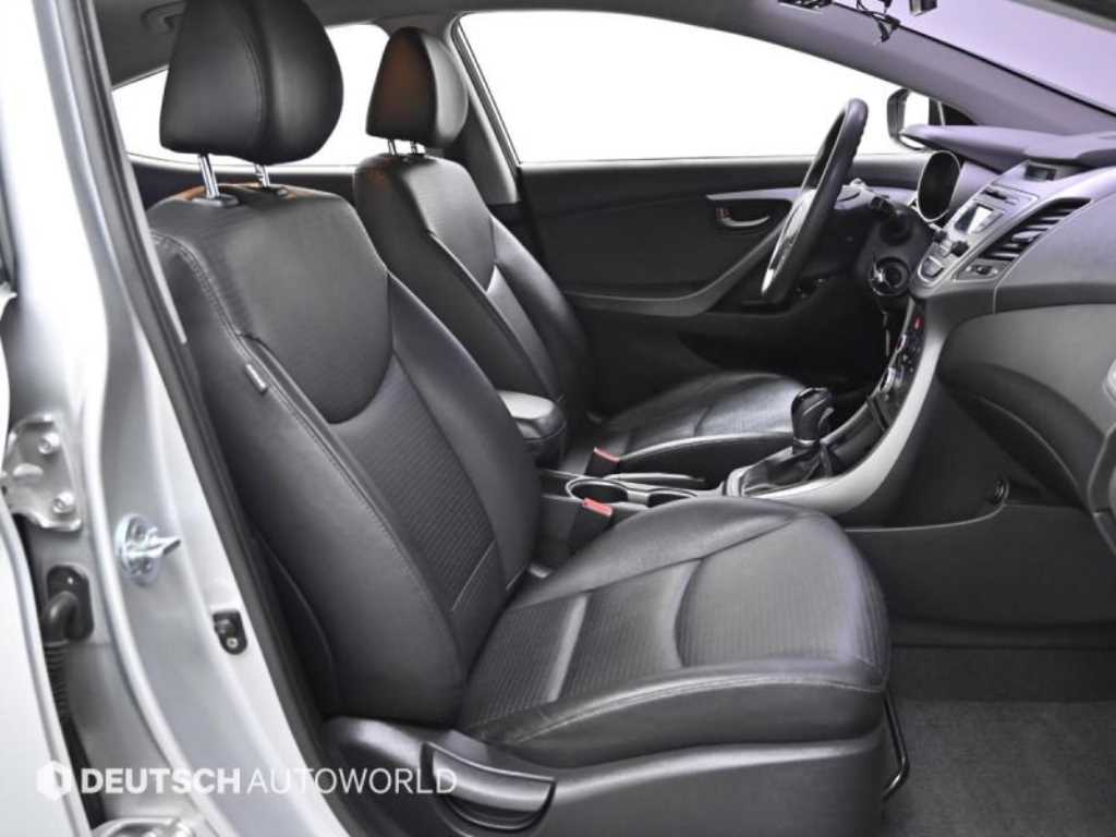 HYUNDAI Avante - Vista 10