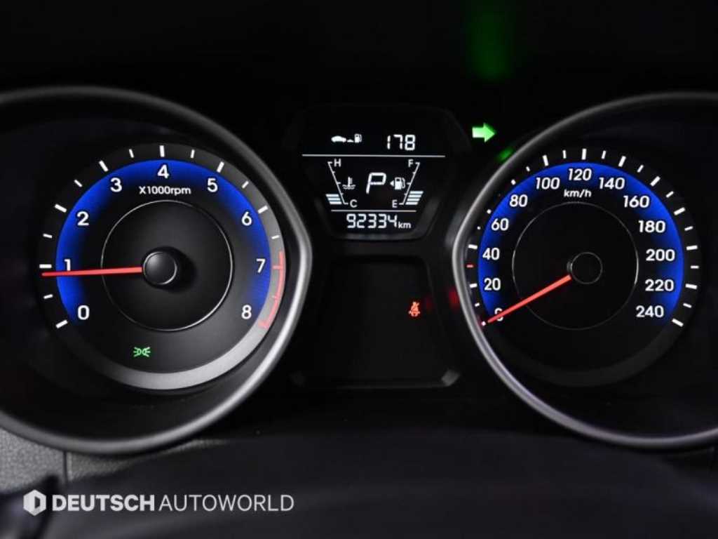 HYUNDAI Avante - Vista 8