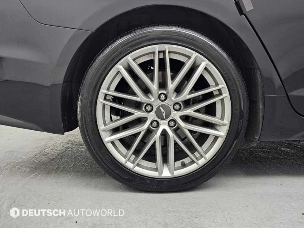 Genesis G70 - Vista 5