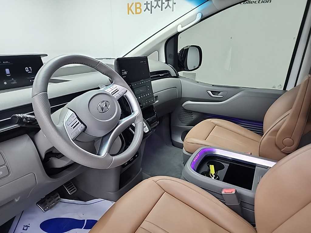 HYUNDAI Staria - Vista 8