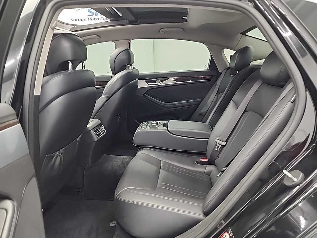 HYUNDAI Genesis - Vista 12