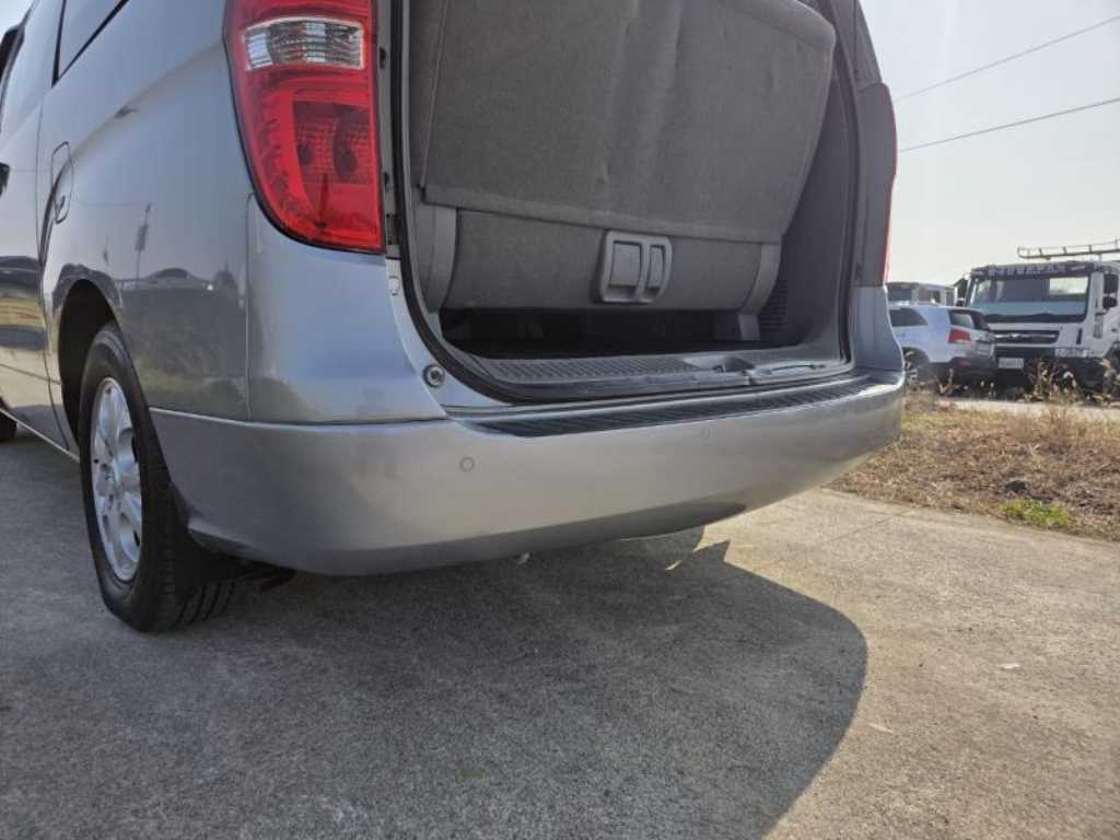 HYUNDAI Starex - Vista 7