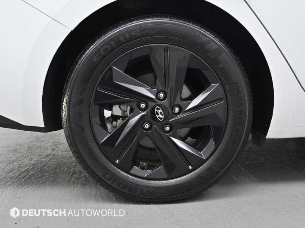 HYUNDAI Avante - Vista 5