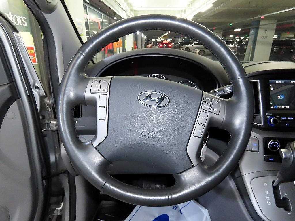 HYUNDAI Starex - Vista 8
