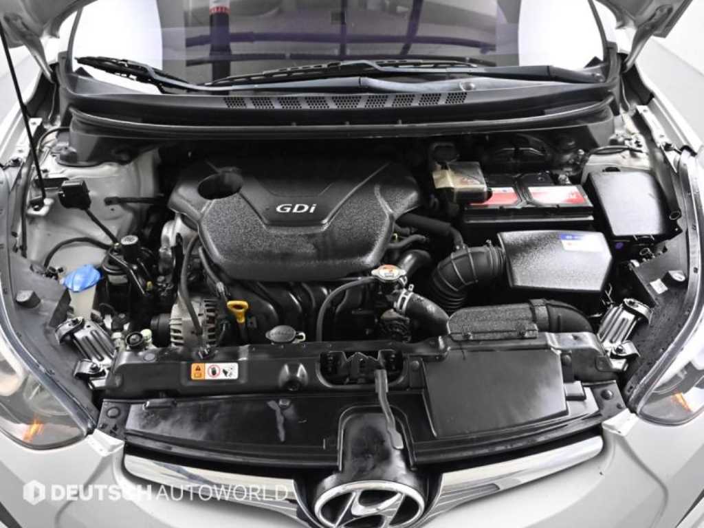 HYUNDAI Avante - Vista 6