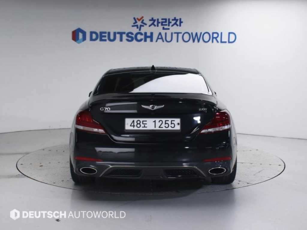 Genesis G70 - Vista 4