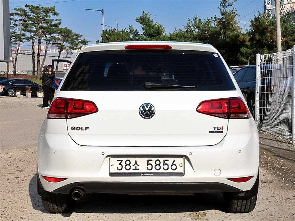 Volkswagen Golf - Vista 4