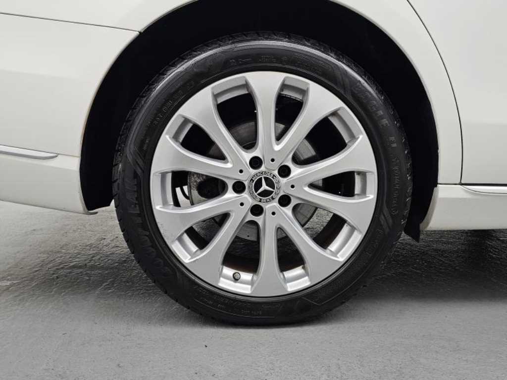 Mercedes Benz E class - Vista 5