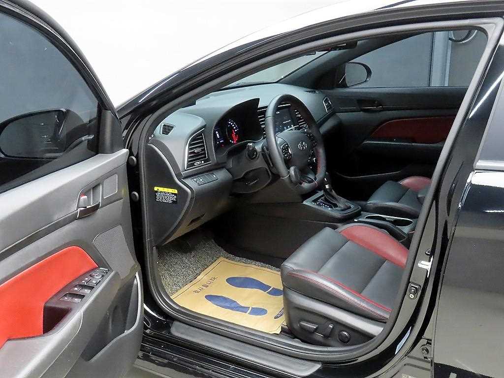 HYUNDAI Avante - Vista 5