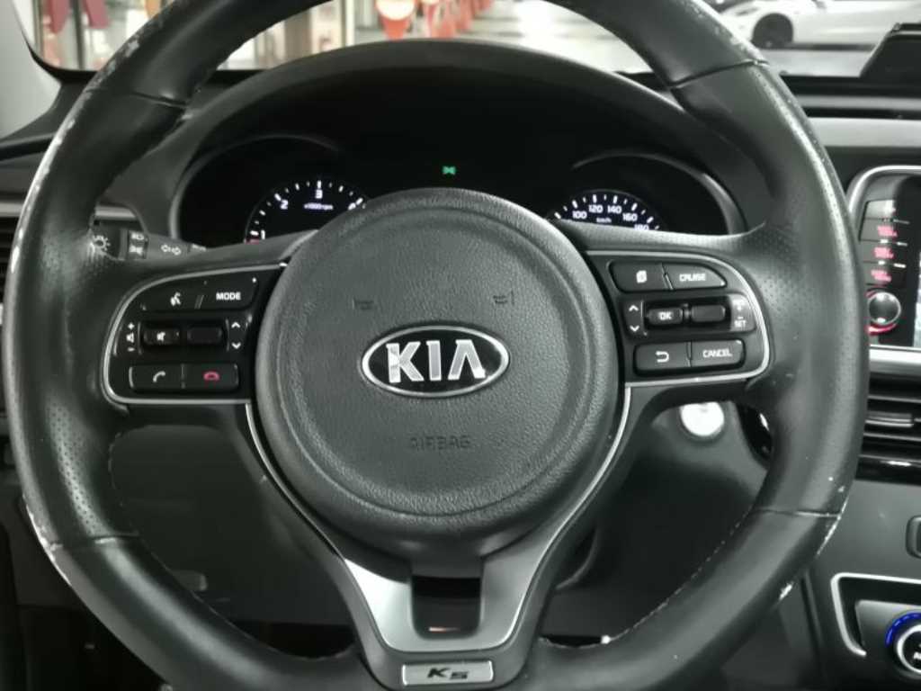 KIA K5 - Vista 9