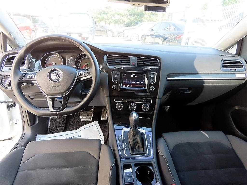 Volkswagen Golf - Vista 7