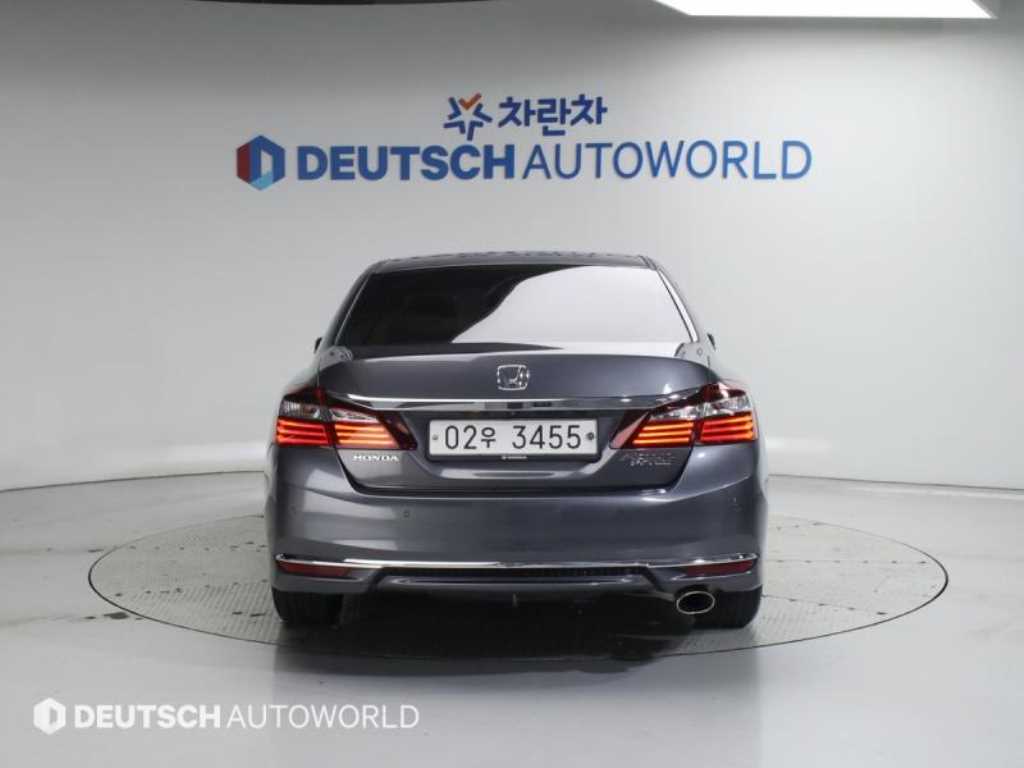 Honda Accord - Vista 4