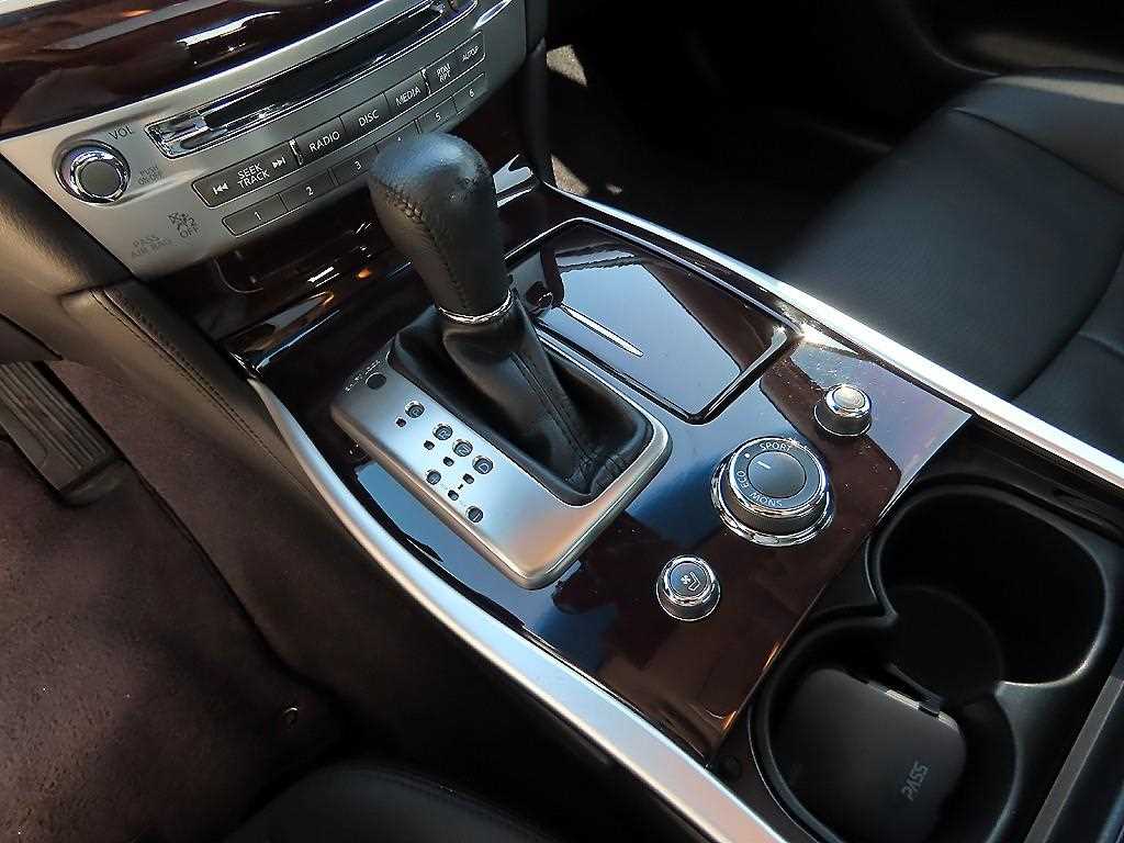 Infiniti Q - Vista 10