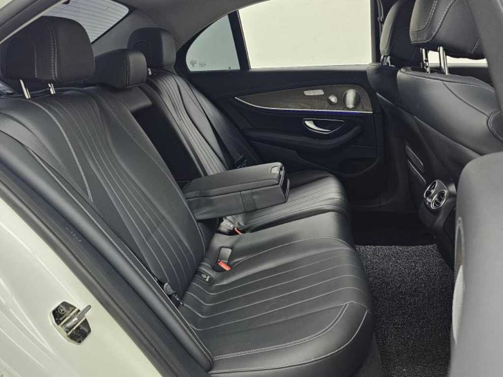 Mercedes Benz E class - Vista 12