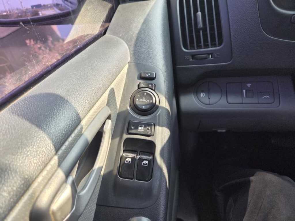 HYUNDAI Starex - Vista 11