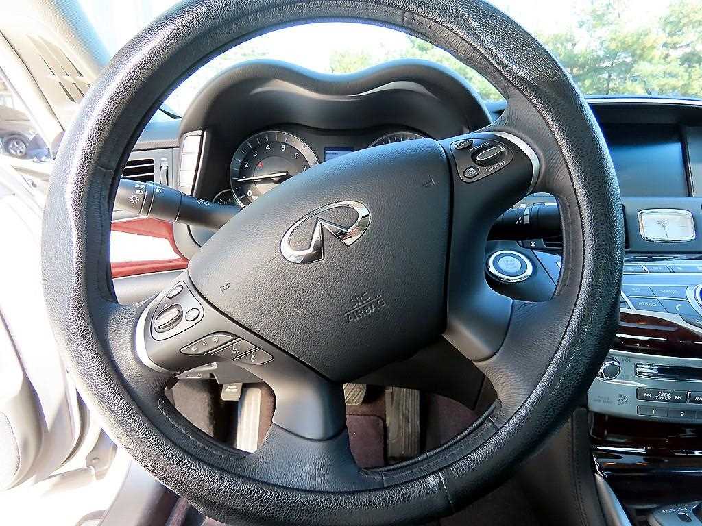Infiniti Q - Vista 8