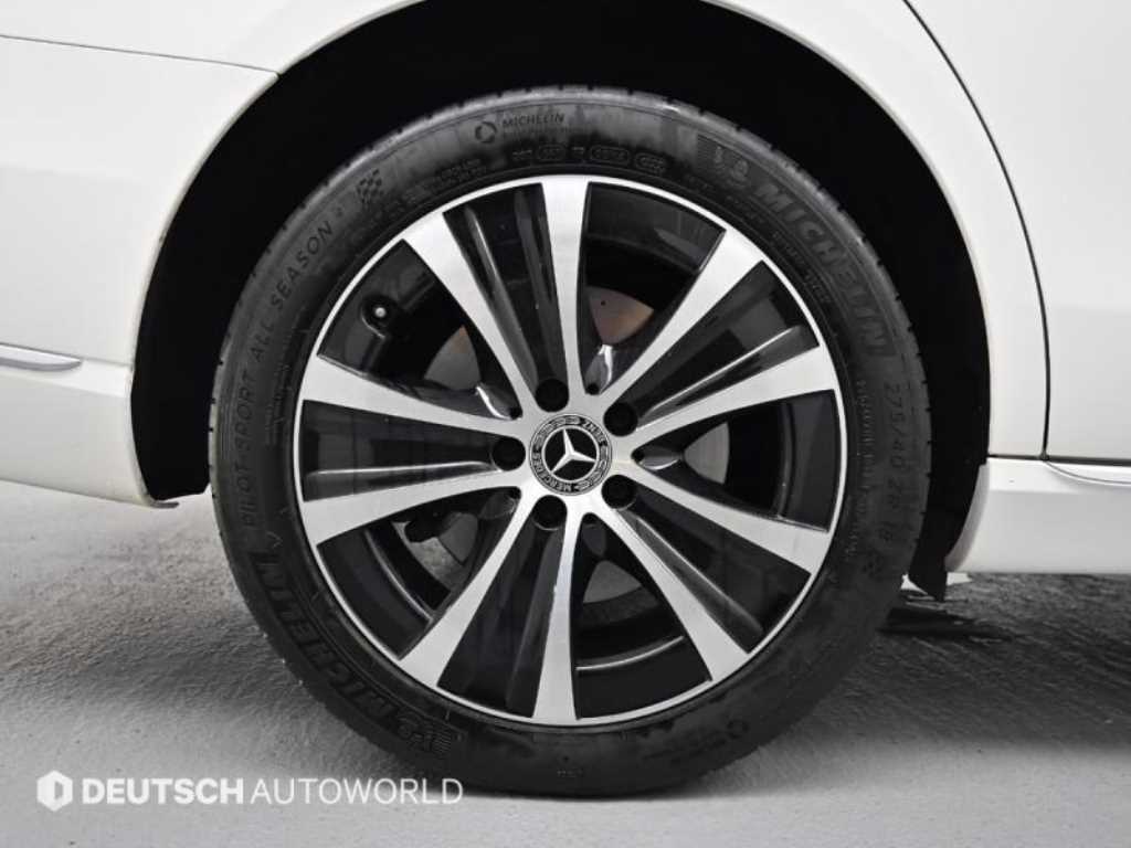 Mercedes Benz E class - Vista 5