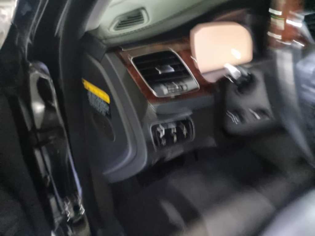 HYUNDAI Equus - Vista 9