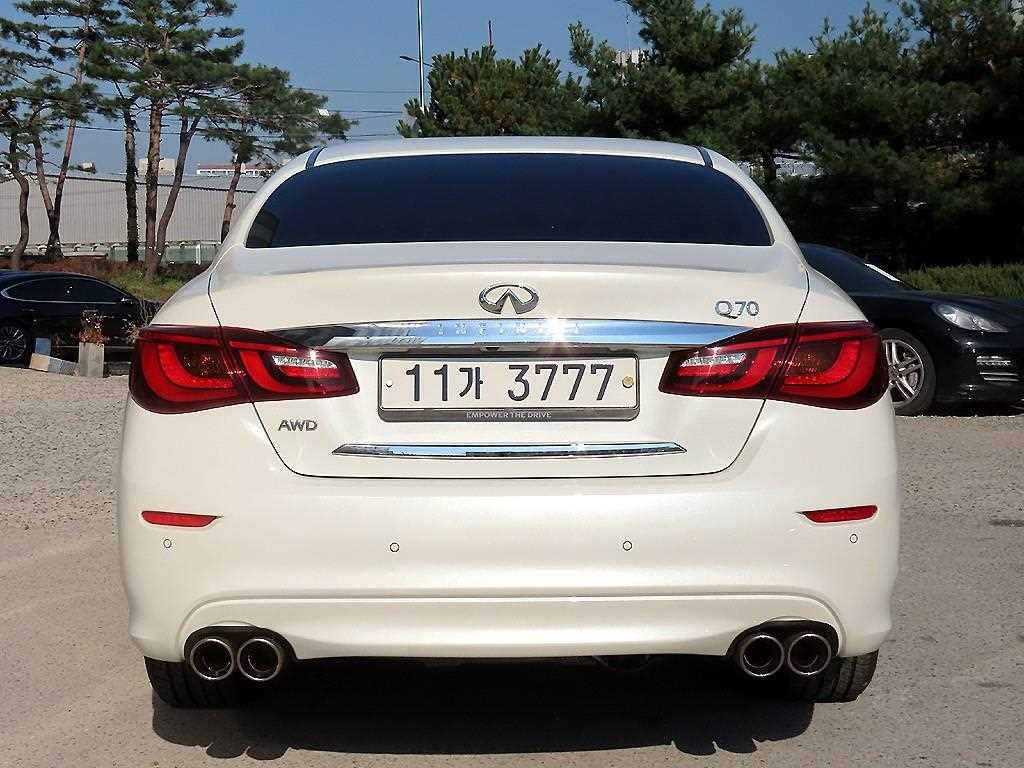 Infiniti Q - Vista 4