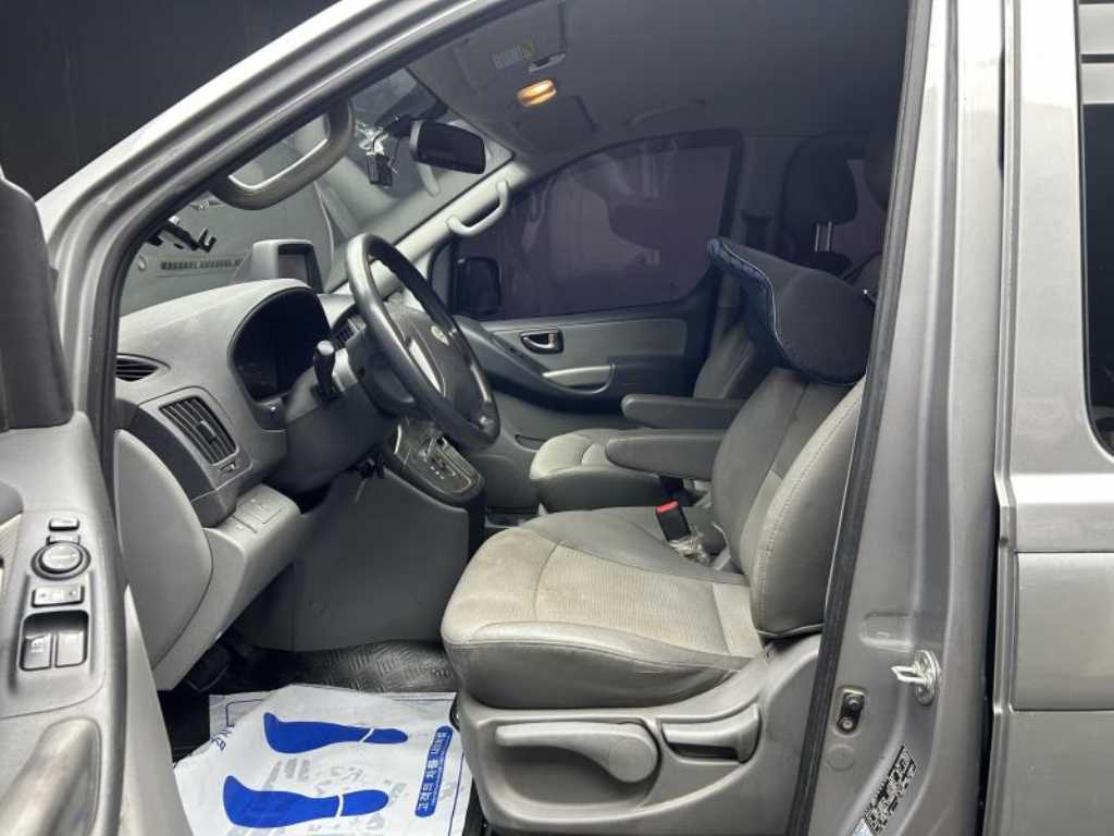 HYUNDAI Starex - Vista 6