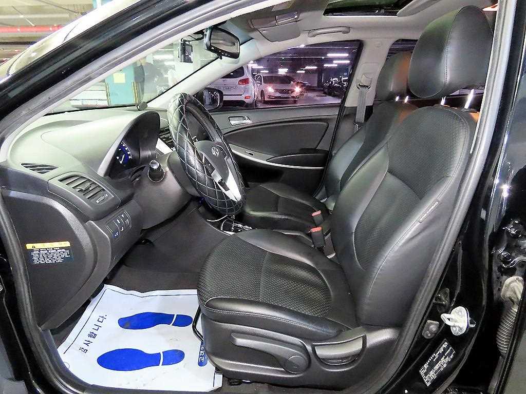 HYUNDAI Accent - Vista 6