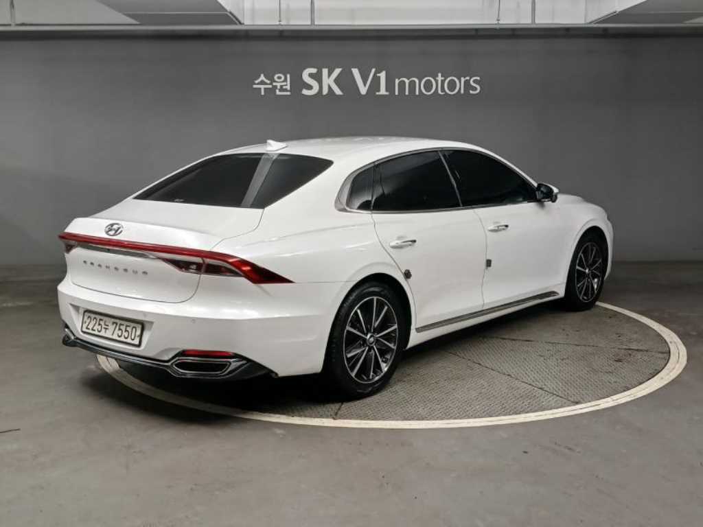 HYUNDAI Grandeur - Vista 4