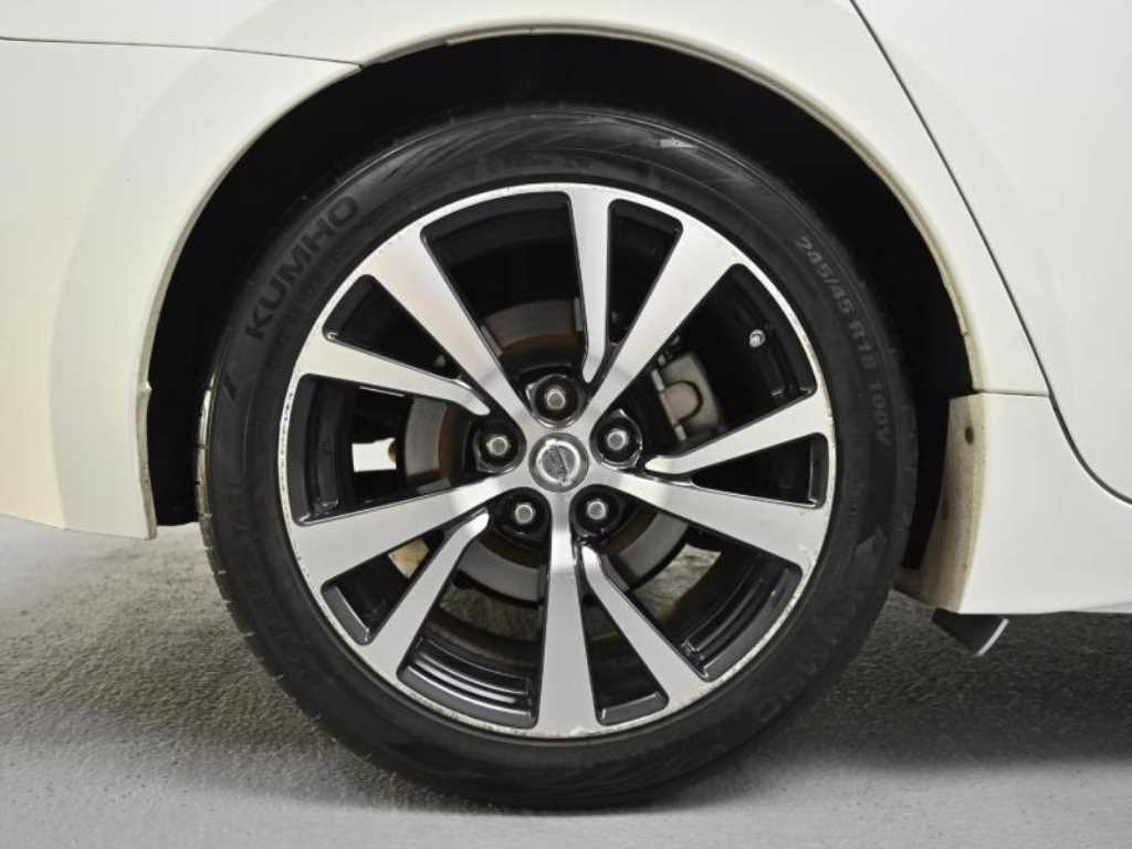 Nissan Maxima - Vista 5